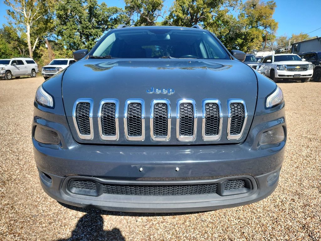 Used 2018 Jeep Cherokee Latitude Plus image 2