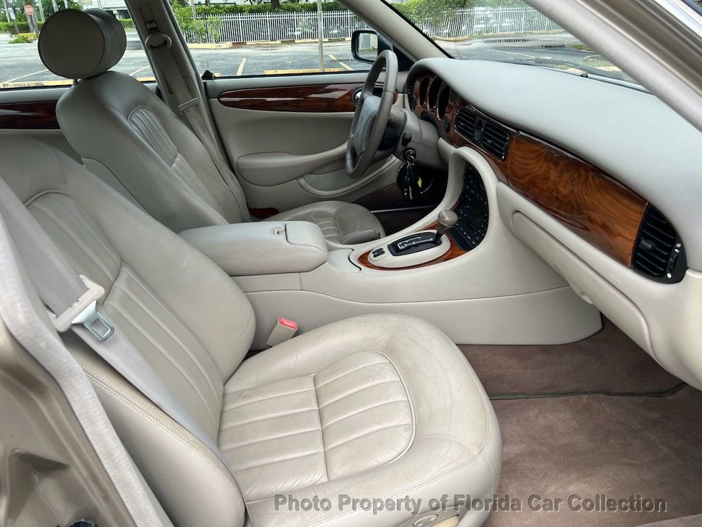 Used 2000 Jaguar XJ8 RWD image 41