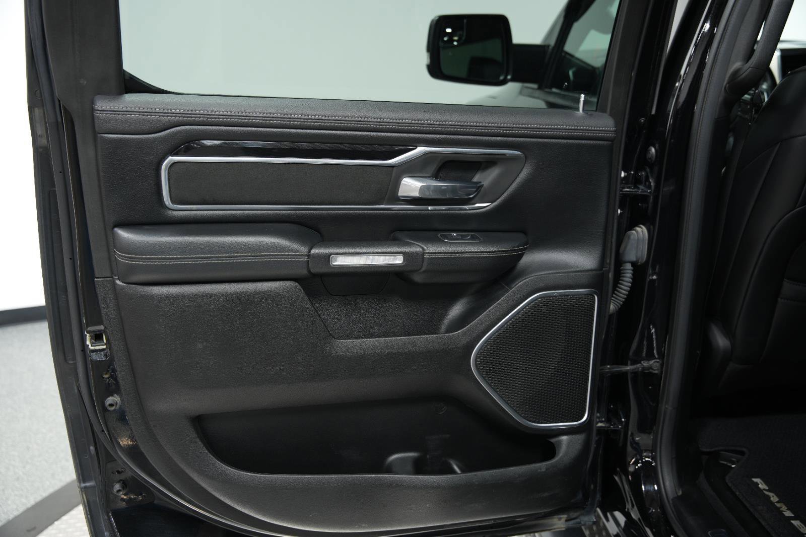 Used 2019 RAM 1500 Laramie w/ Sport Appearance Package image 18