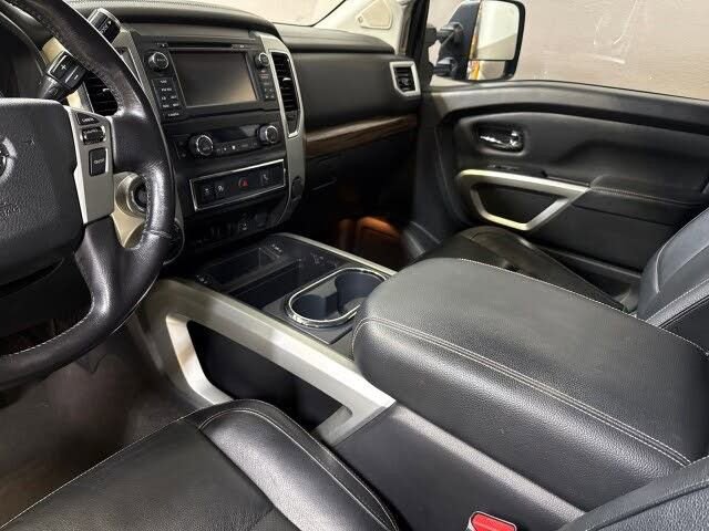 Used 2018 Nissan Titan SL w/ Chrome Package AWD/4WD image 20