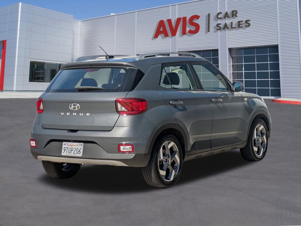 Used 2025 Hyundai Venue SEL image 6