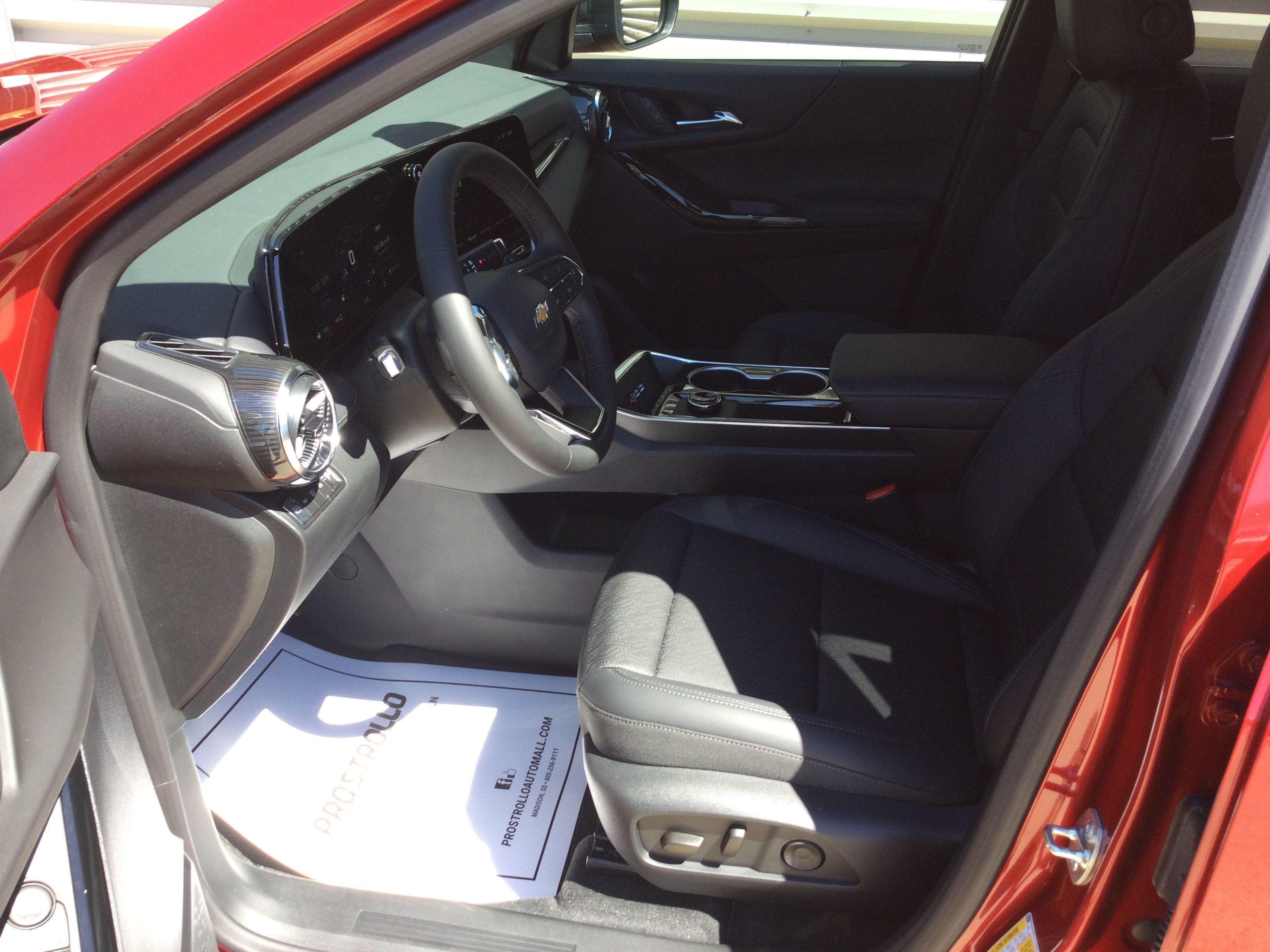 New 2026 Chevrolet Equinox LT w/ Convenience Package II AWD/4WD image 7