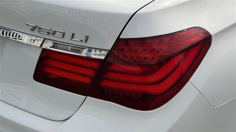 Used 2014 BMW 750Li RWD image 12