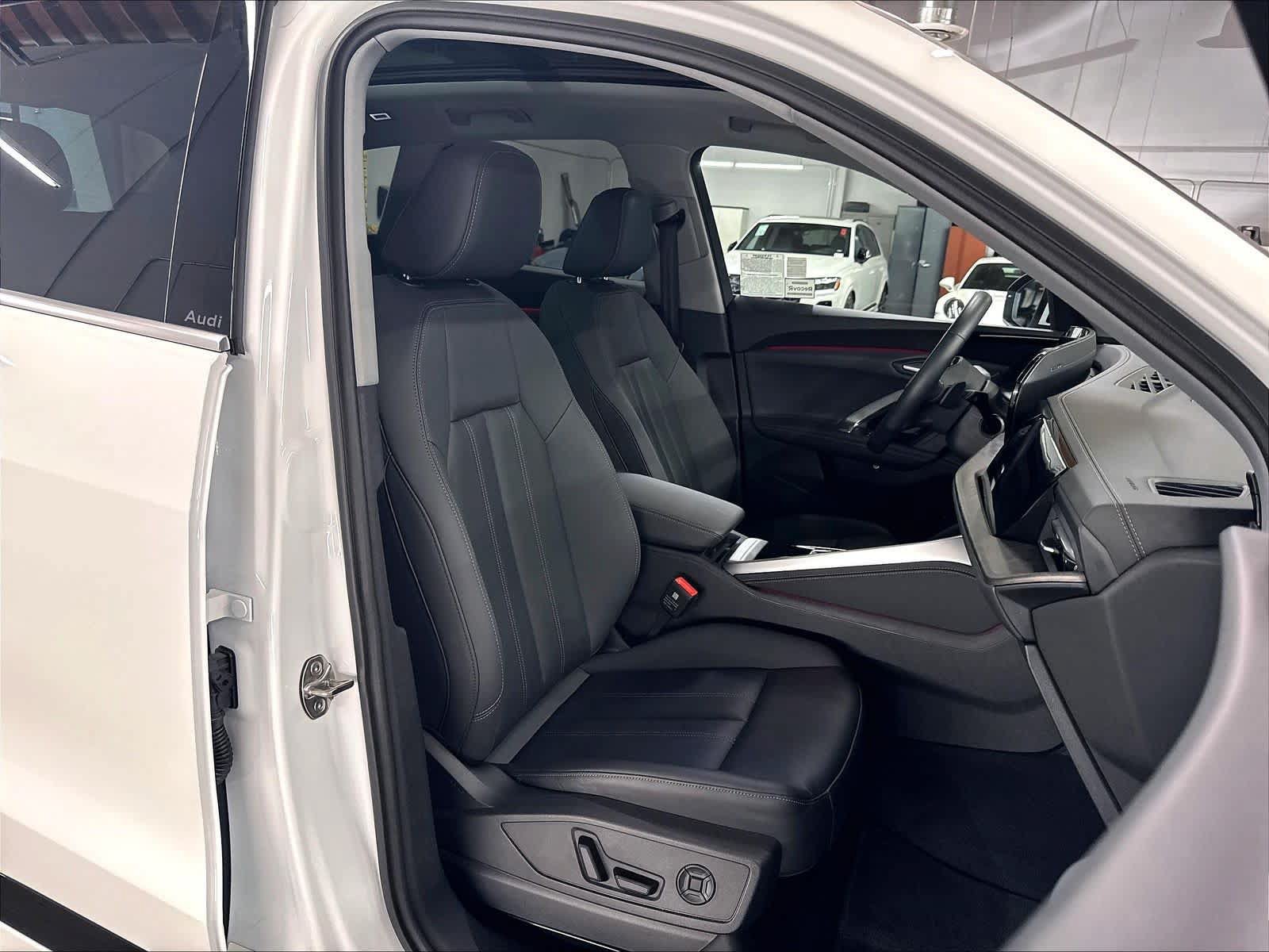 Certified 2025 Audi Q5 Premium AWD/4WD image 11