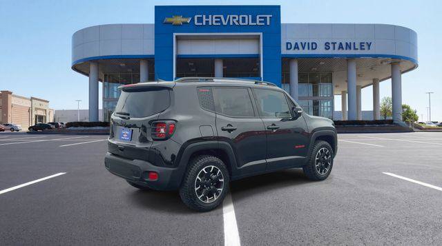 Used 2023 Jeep Renegade Latitude AWD/4WD image 8