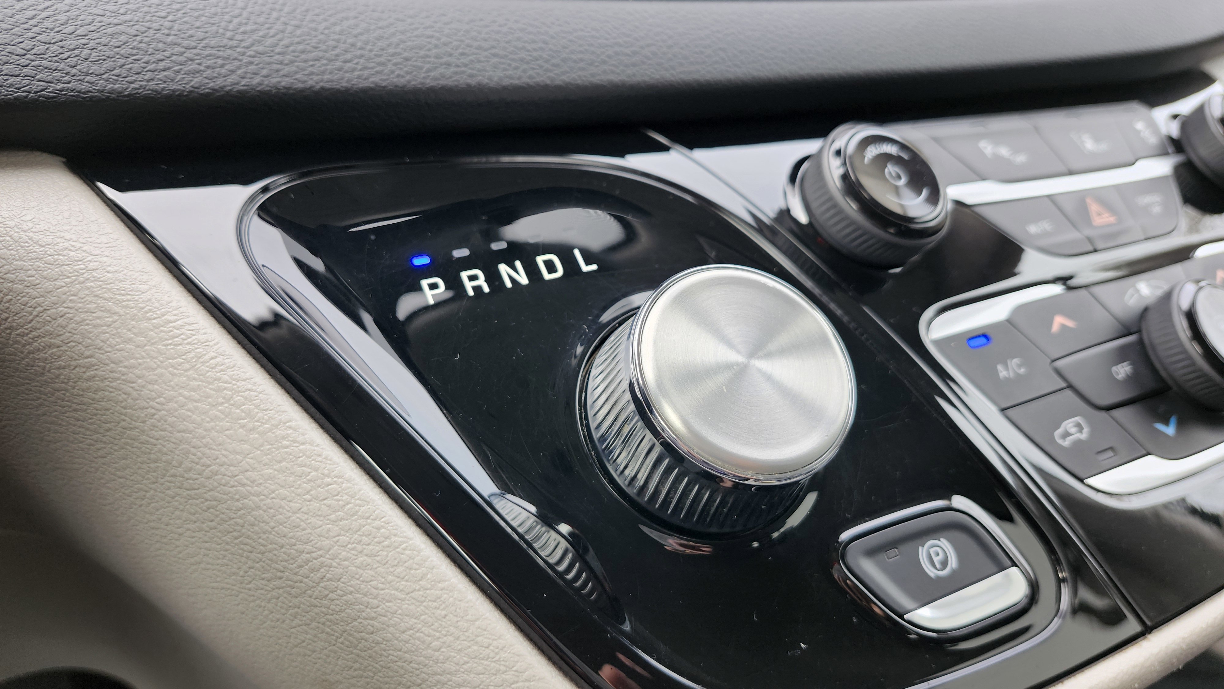 Used 2023 Chrysler Pacifica Touring-L image 29