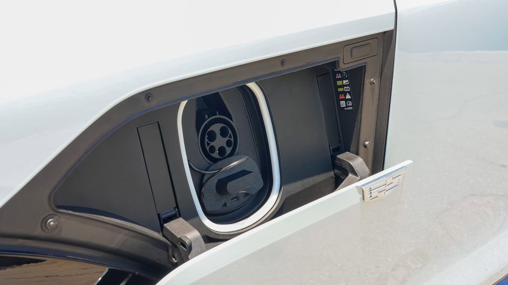 Used 2025 Cadillac Lyriq Sport image 10