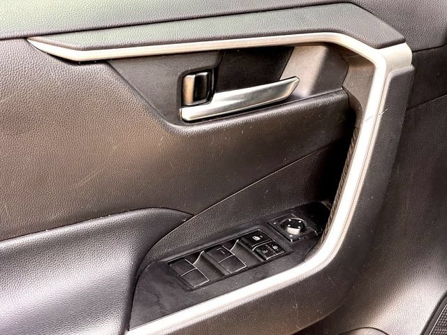 Used 2021 Toyota RAV4 XLE Premium FWD image 10