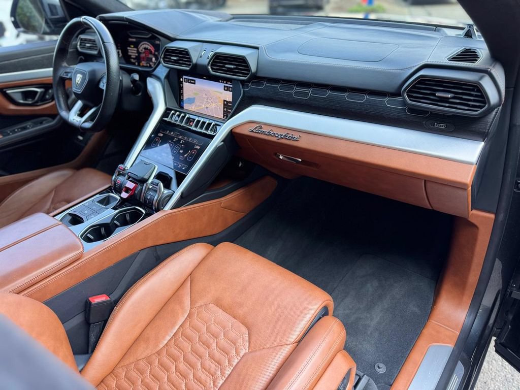 Used 2019 Lamborghini Urus AWD/4WD image 33