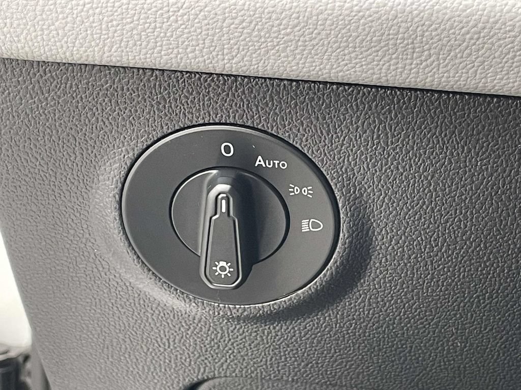 Certified 2023 Volkswagen Taos SE FWD image 21