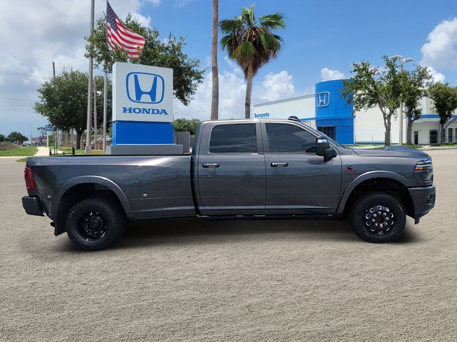 Used 2025 RAM 3500 Limited AWD/4WD image 5