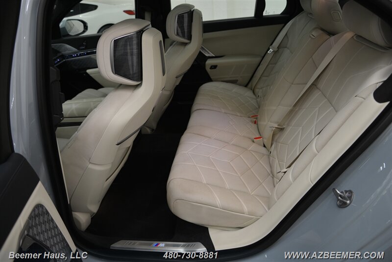 Used 2023 BMW 760i xDrive w/ Executive Package AWD/4WD image 21