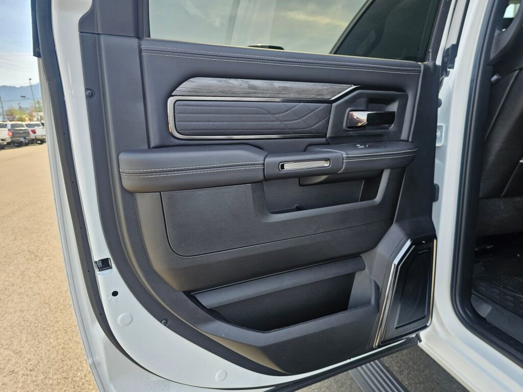 Used 2025 RAM 3500 Limited AWD/4WD image 12