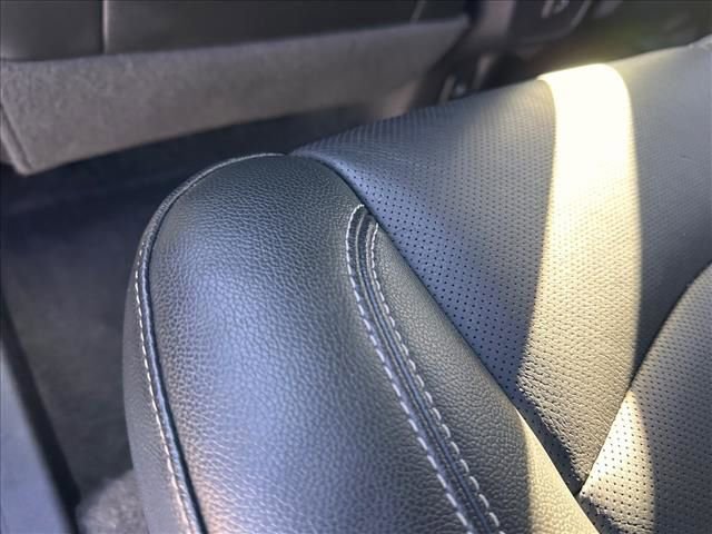 Used 2024 GMC Terrain SLT image 21