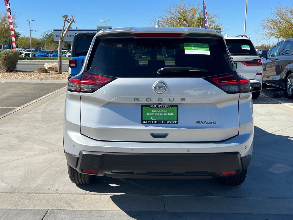 Used 2024 Nissan Rogue SV image 5