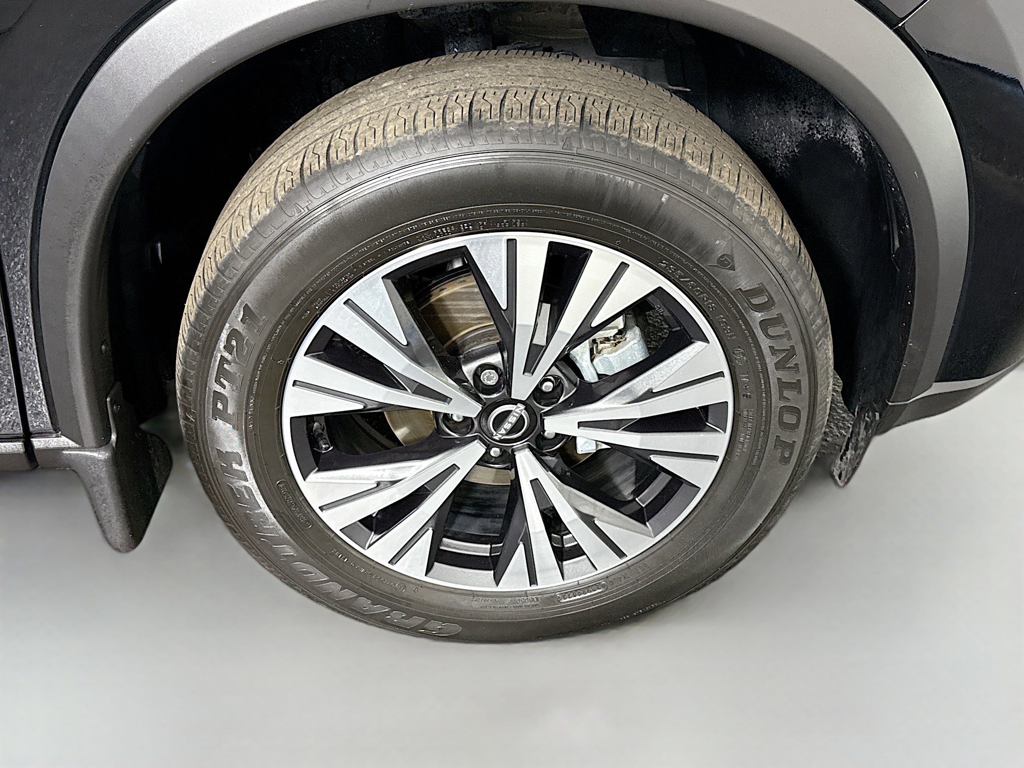 Used 2023 Nissan Rogue SV image 32