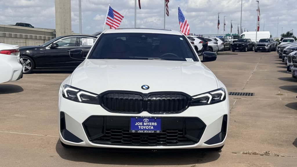 Used 2026 BMW 330i Sedan w/ M Sport Package RWD image 3