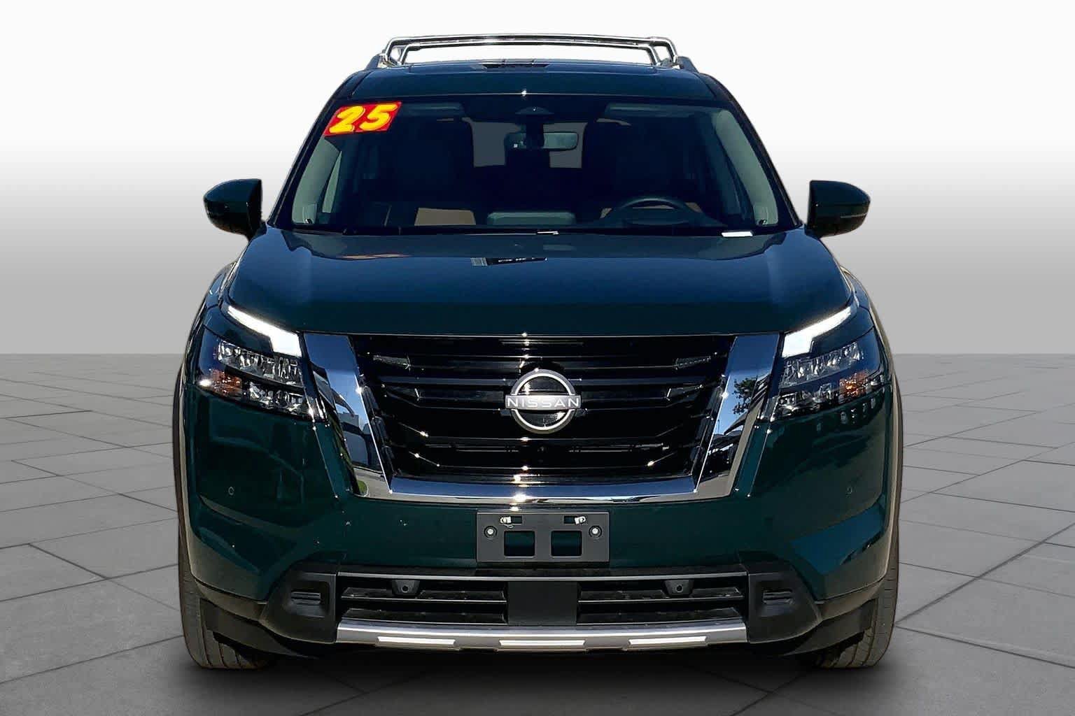 Used 2025 Nissan Pathfinder Platinum w/ Cargo Package FWD image 4