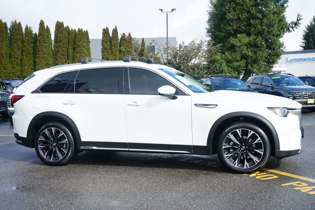 Used 2024 MAZDA CX-90 Plug-In Hybrid w/ Premium Pkg AWD/4WD image 4