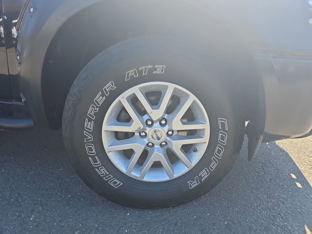 Used 2018 Nissan Frontier SV image 11
