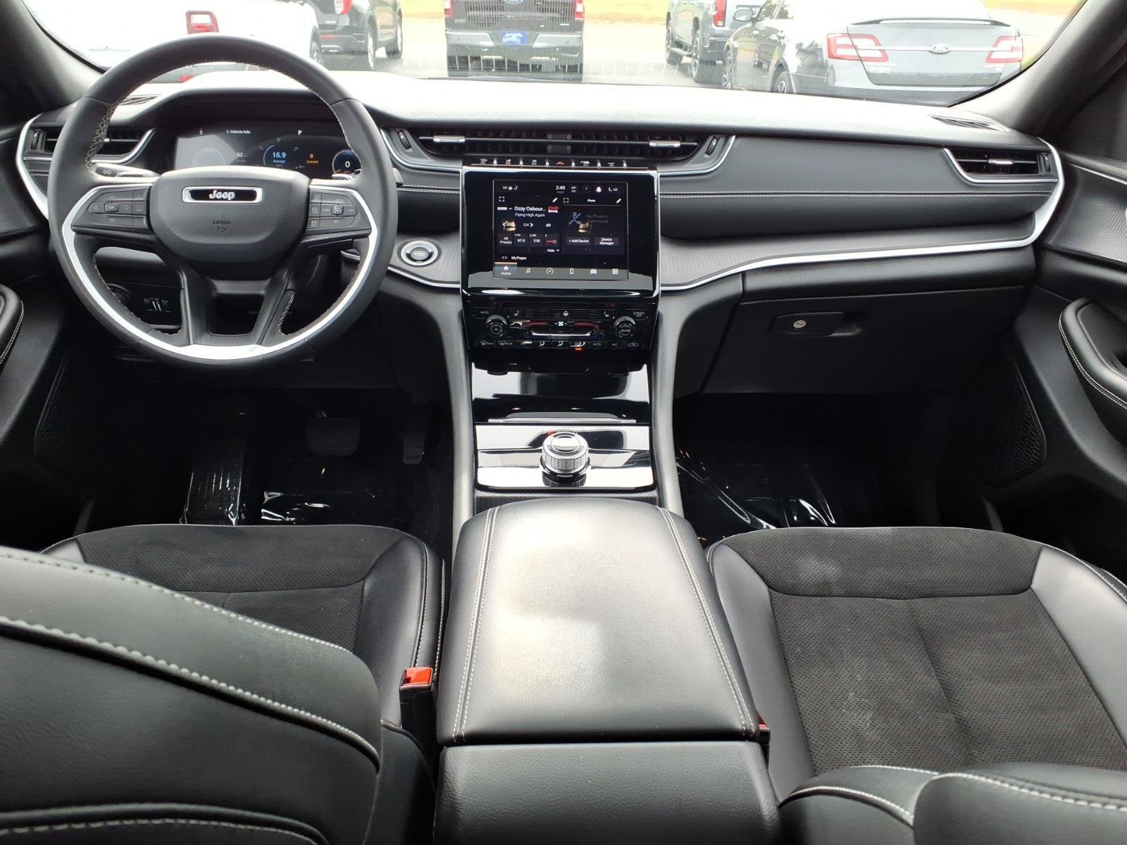 Used 2023 Jeep Grand Cherokee Altitude AWD/4WD image 12