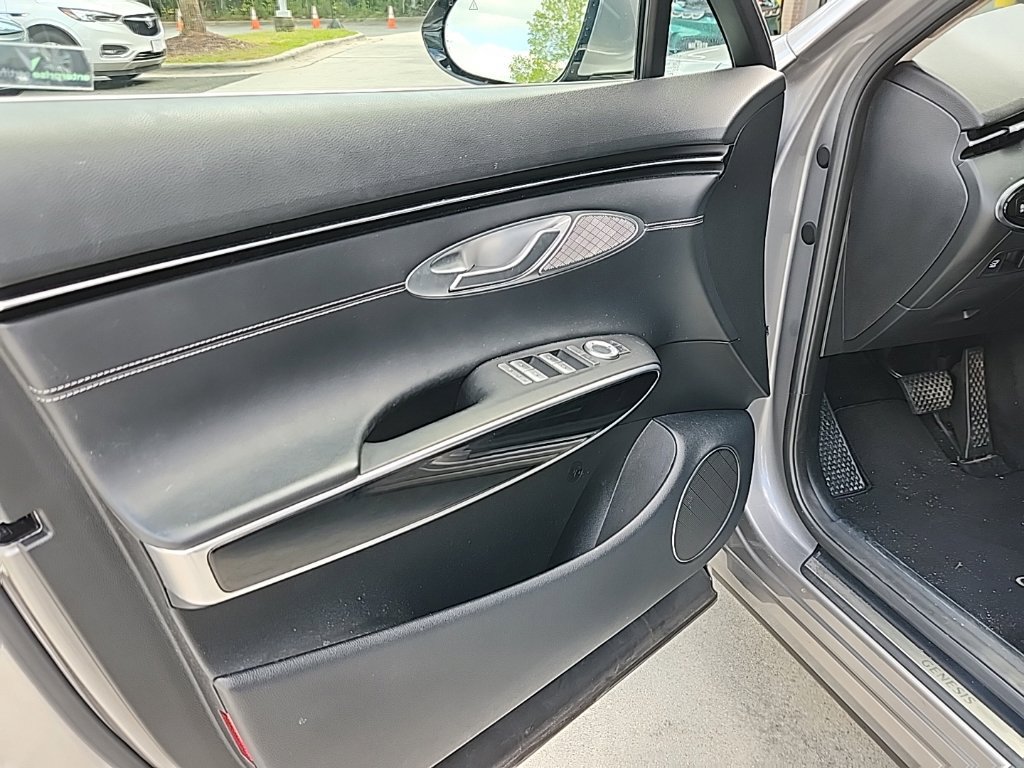 Used 2025 Genesis GV70 2.5T AWD/4WD image 6