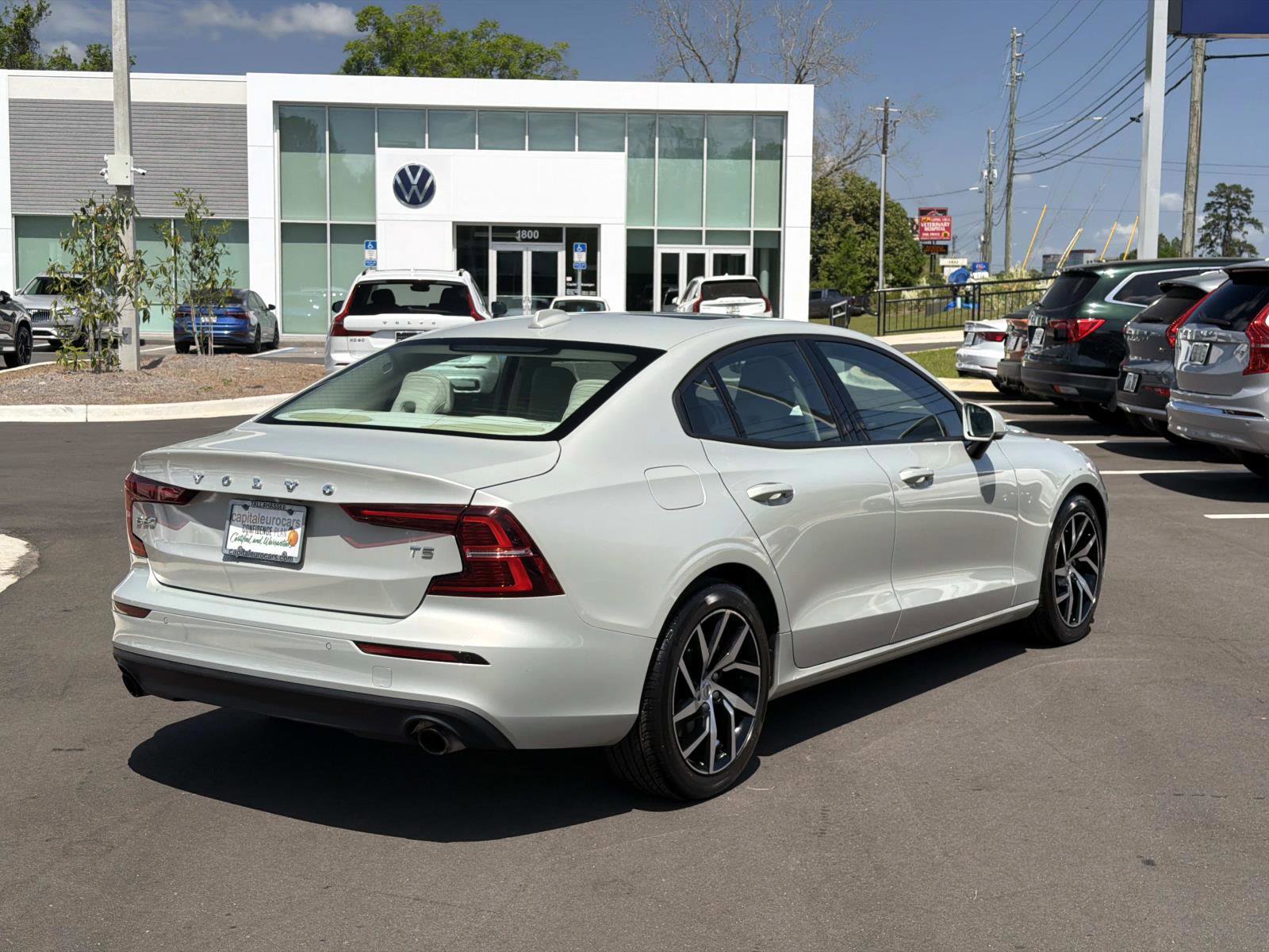 Used 2020 Volvo S60 T5 Momentum image 5