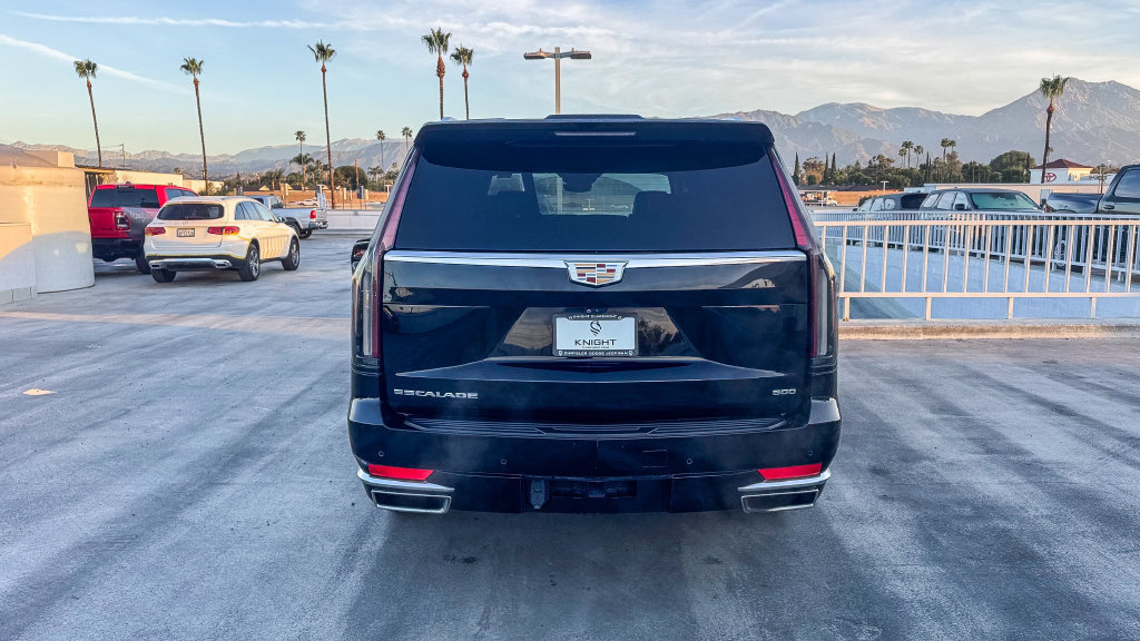 Used 2023 Cadillac Escalade Premium Luxury RWD image 8