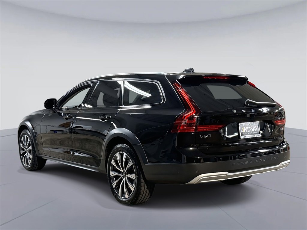 Used 2024 Volvo V90 B6 Cross Country Plus image 12