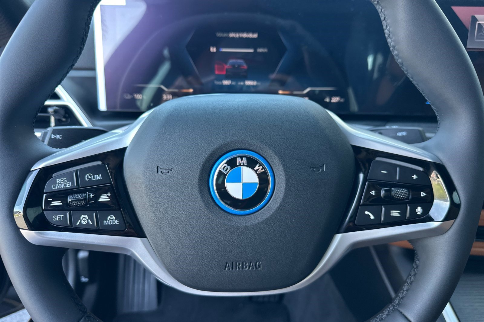 Used 2025 BMW i4 eDrive40 image 28