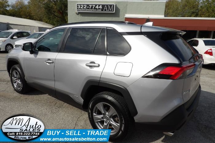 Used 2022 Toyota RAV4 LE AWD/4WD image 3
