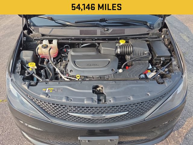 Used 2023 Chrysler Voyager LX FWD image 4