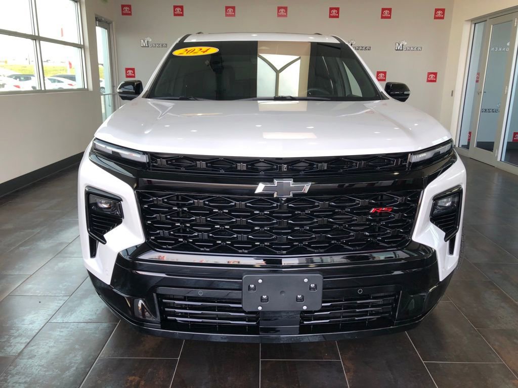 Used 2024 Chevrolet Traverse RS image 2