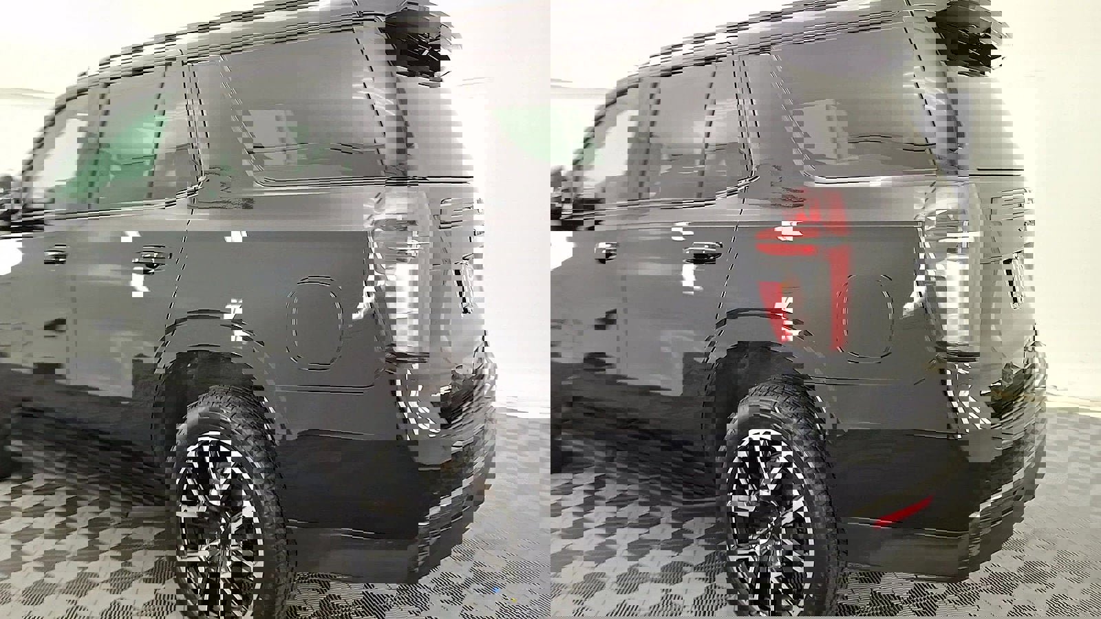 Used 2022 Chevrolet Tahoe RST w/ Luxury Package image 2