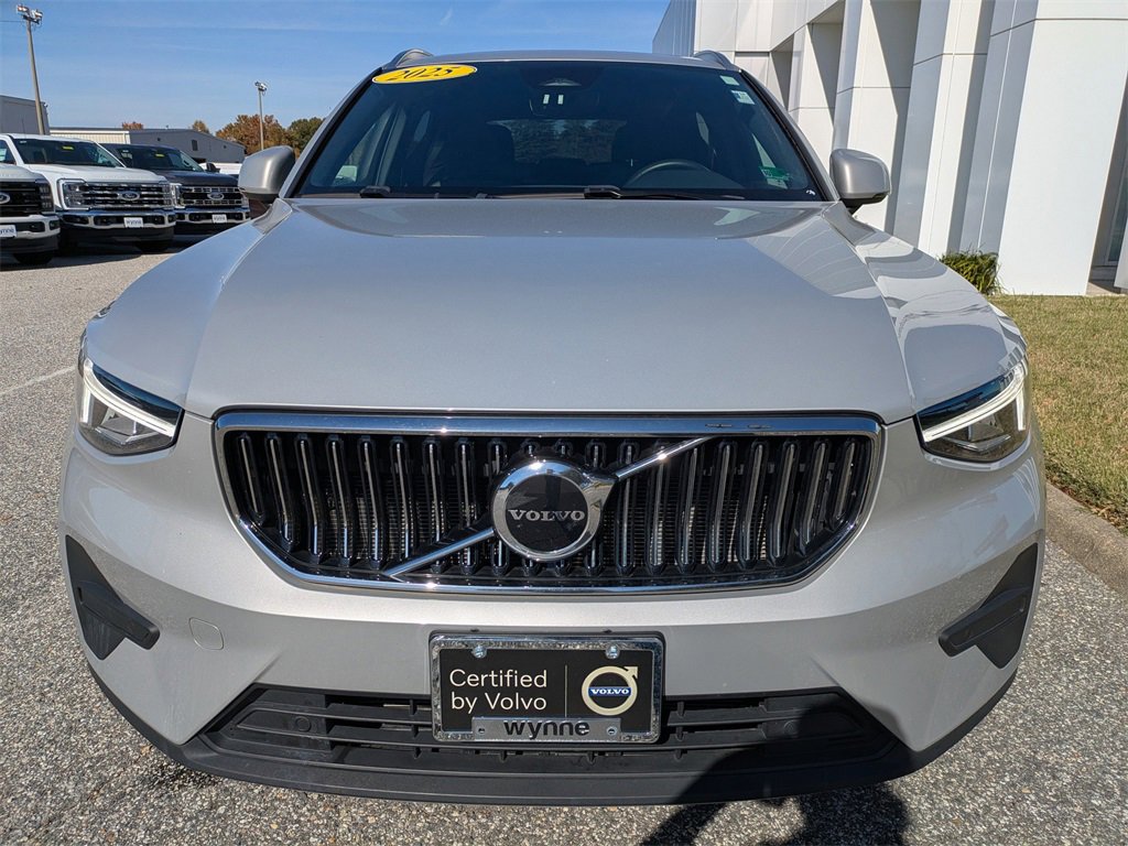 Certified 2025 Volvo XC40 B5 Core image 9