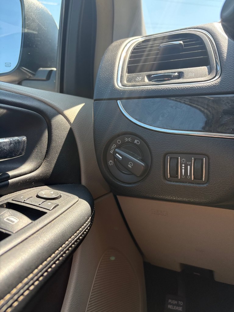 Used 2011 Chrysler Town & Country Touring FWD image 25