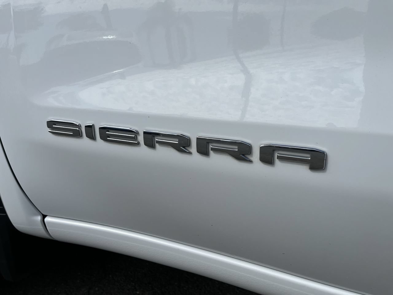 Used 2025 GMC Sierra 1500 SLT RWD image 29