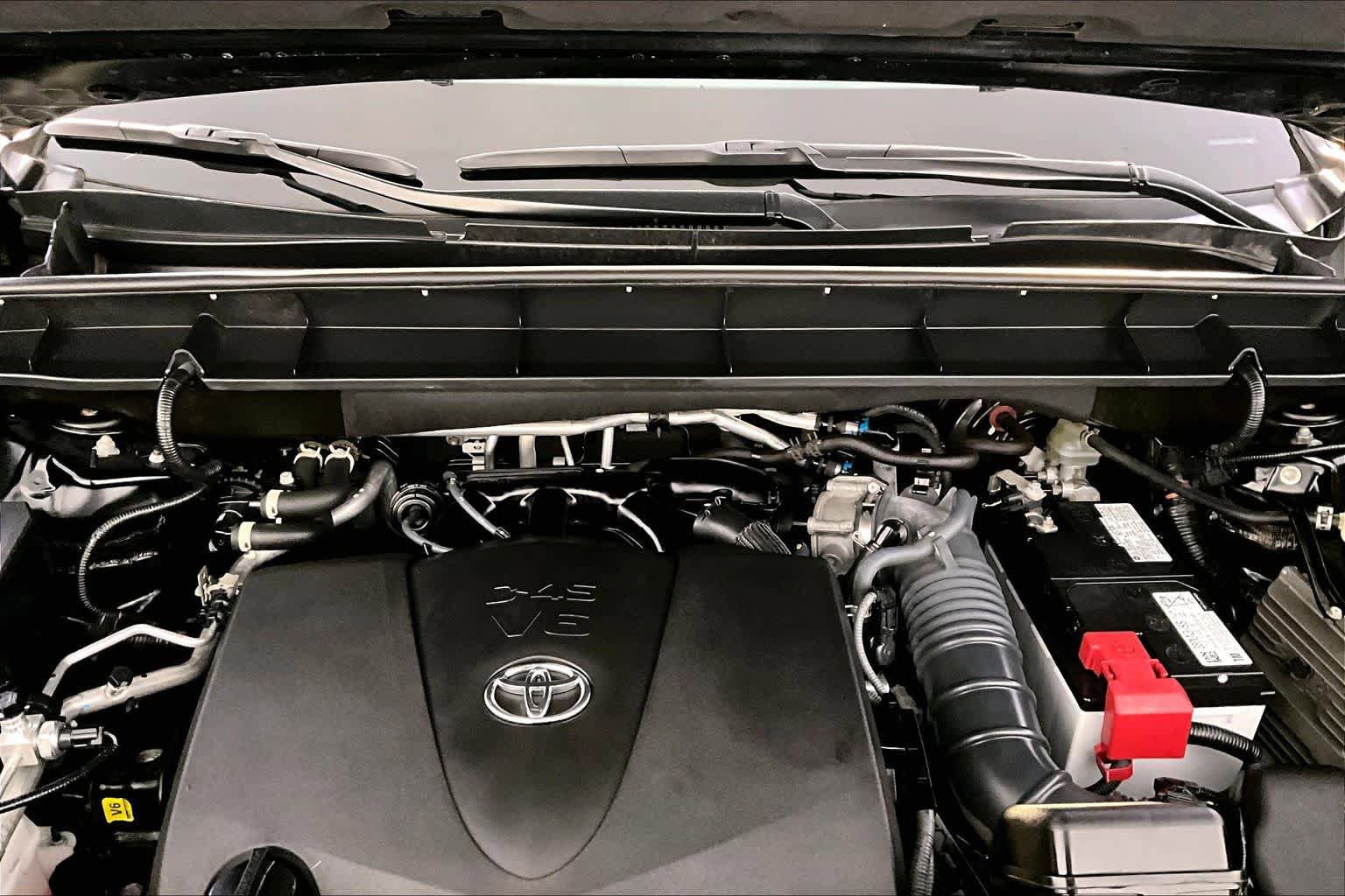 Used 2022 Toyota Highlander XLE AWD/4WD image 30
