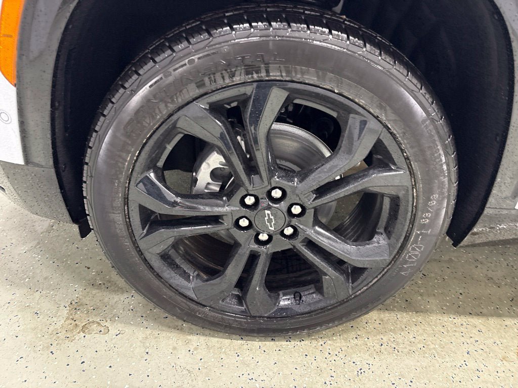 New 2027 Chevrolet Traverse RS w/ LPO, Floor Liner Package AWD/4WD image 11