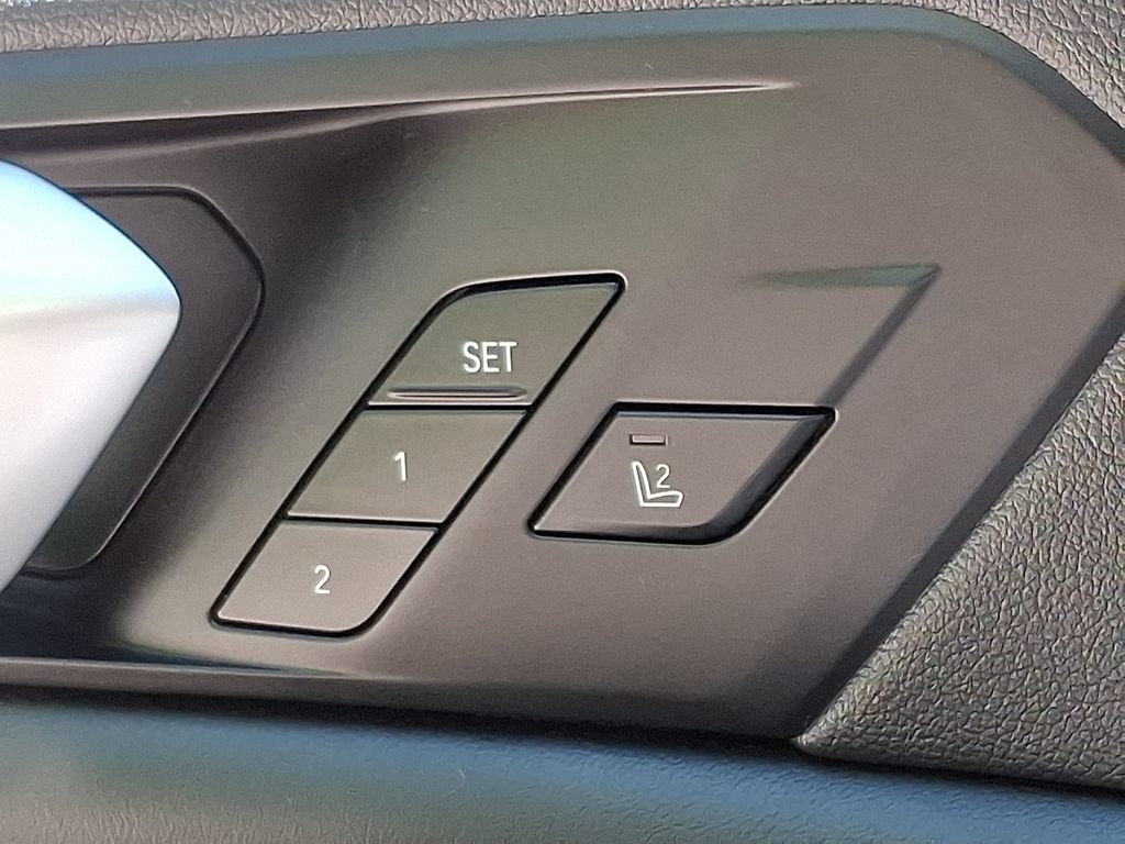 Used 2022 BMW X5 M50i AWD/4WD image 26