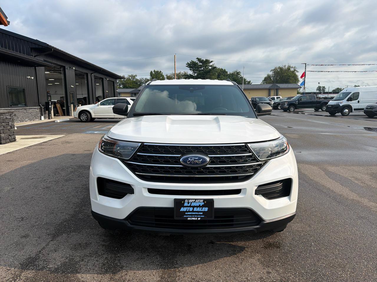Used 2020 Ford Explorer XLT AWD/4WD image 2