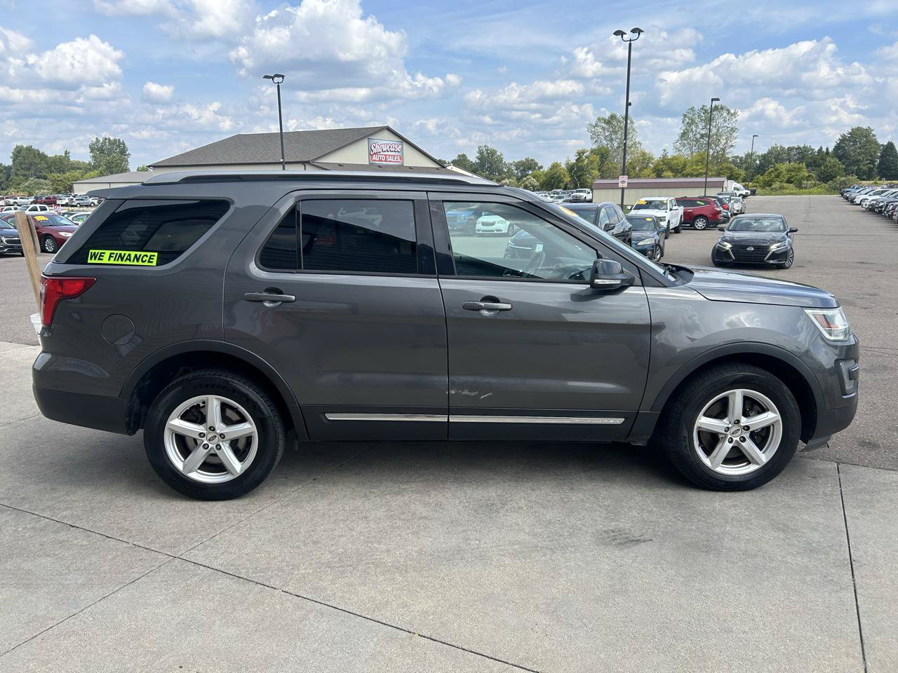 Used 2016 Ford Explorer XLT AWD/4WD image 4