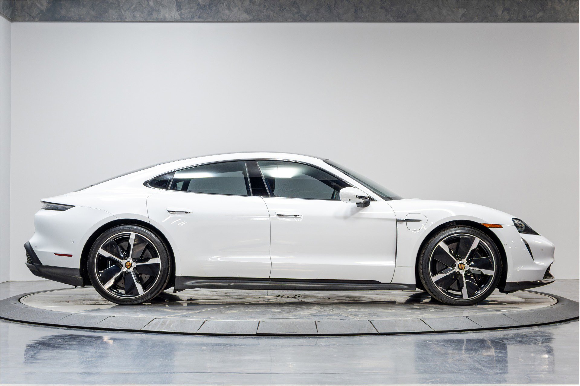 Used 2020 Porsche Taycan Turbo S AWD/4WD image 20