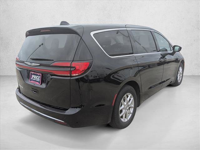 Used 2024 Chrysler Pacifica Touring-L FWD image 5
