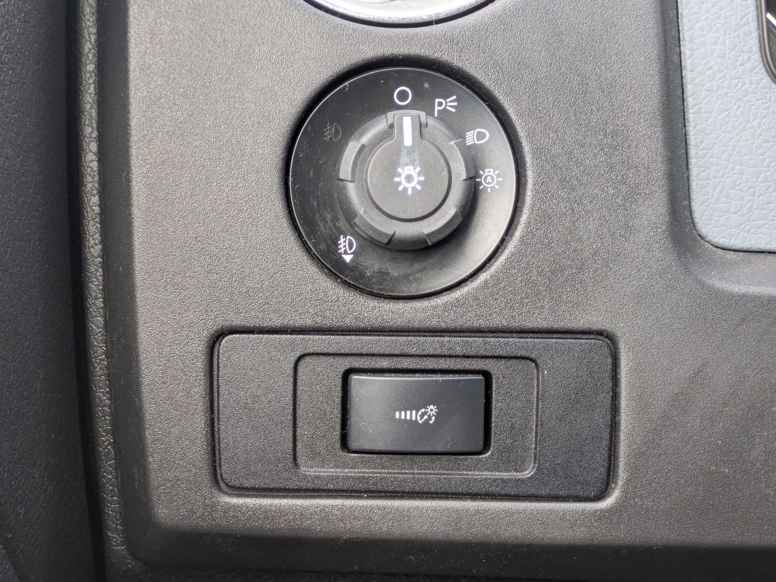 Used 2014 Ford F150 XLT w/ Equipment Group 302A Luxury image 16