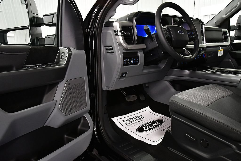 New 2026 Ford F350 XLT w/ XLT Premium Package AWD/4WD image 18