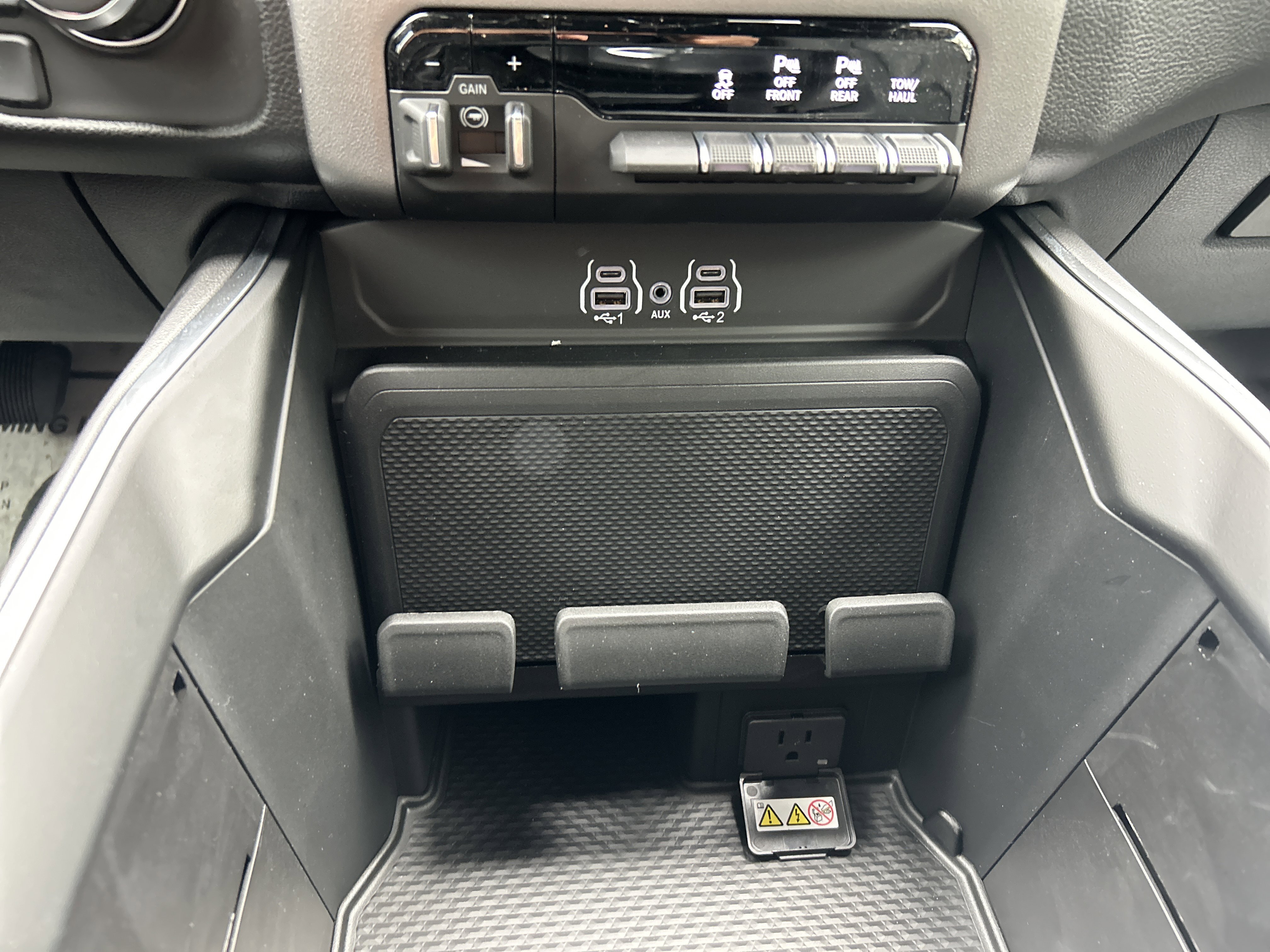 New 2026 RAM 1500 4x4 Crew Cab image 22