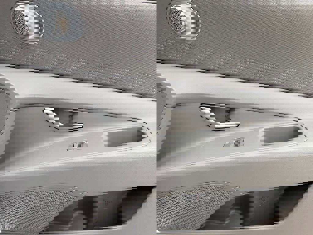 Certified 2025 Hyundai Elantra SE w/ Cargo Package image 26