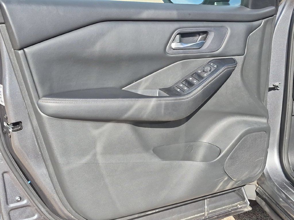 Used 2024 Nissan Rogue SV AWD/4WD image 12