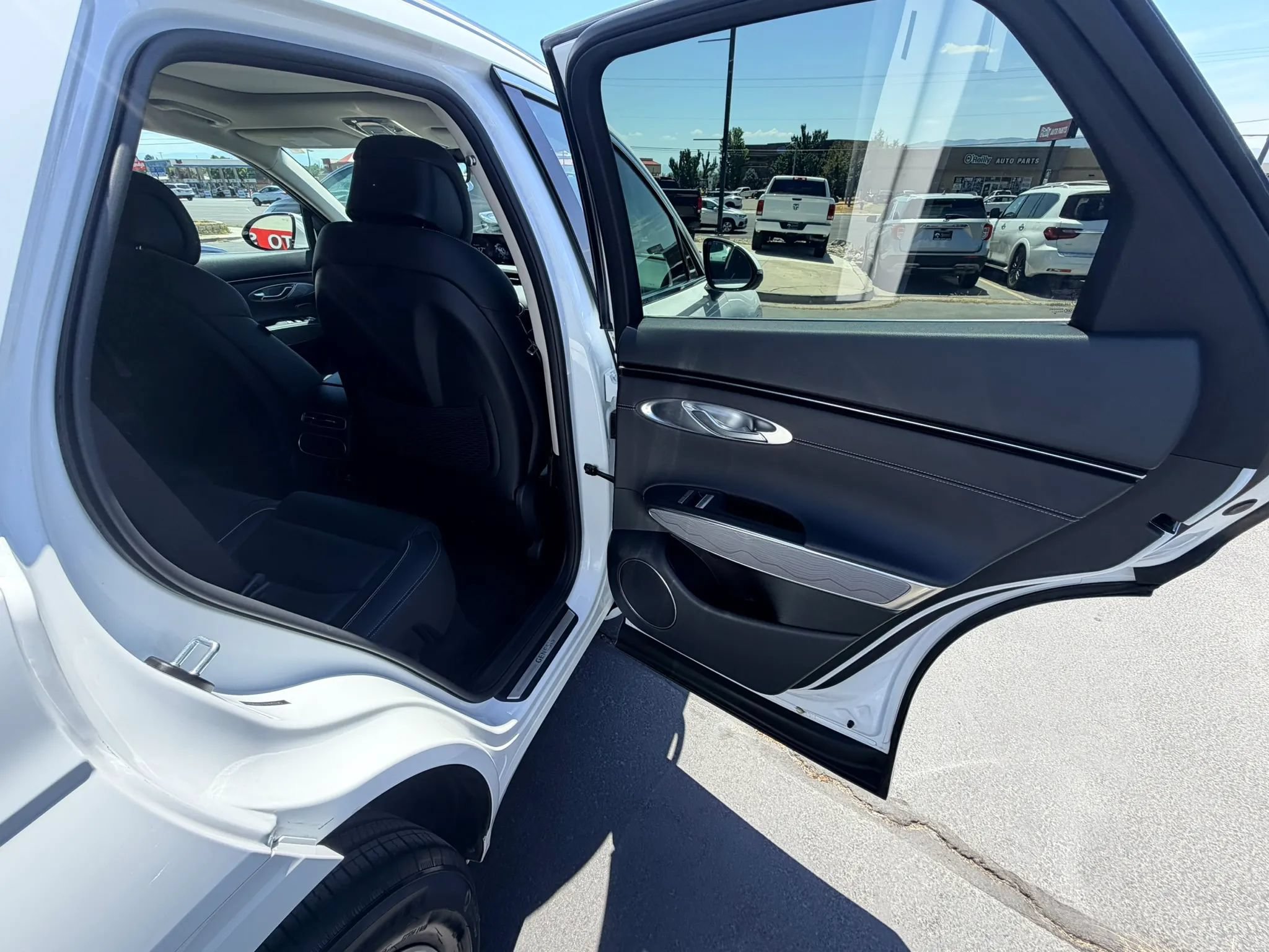 Used 2024 Genesis GV70 2.5T w/ Advanced Package AWD/4WD image 21